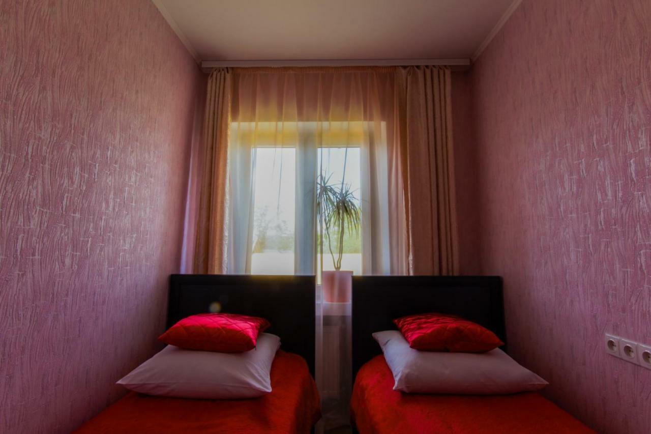 Rooms With Fortetsya View Kamianets-Podilskyi Exterior foto