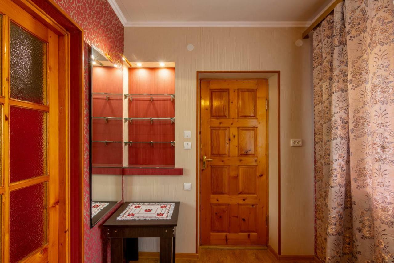Rooms With Fortetsya View Kamianets-Podilskyi Exterior foto